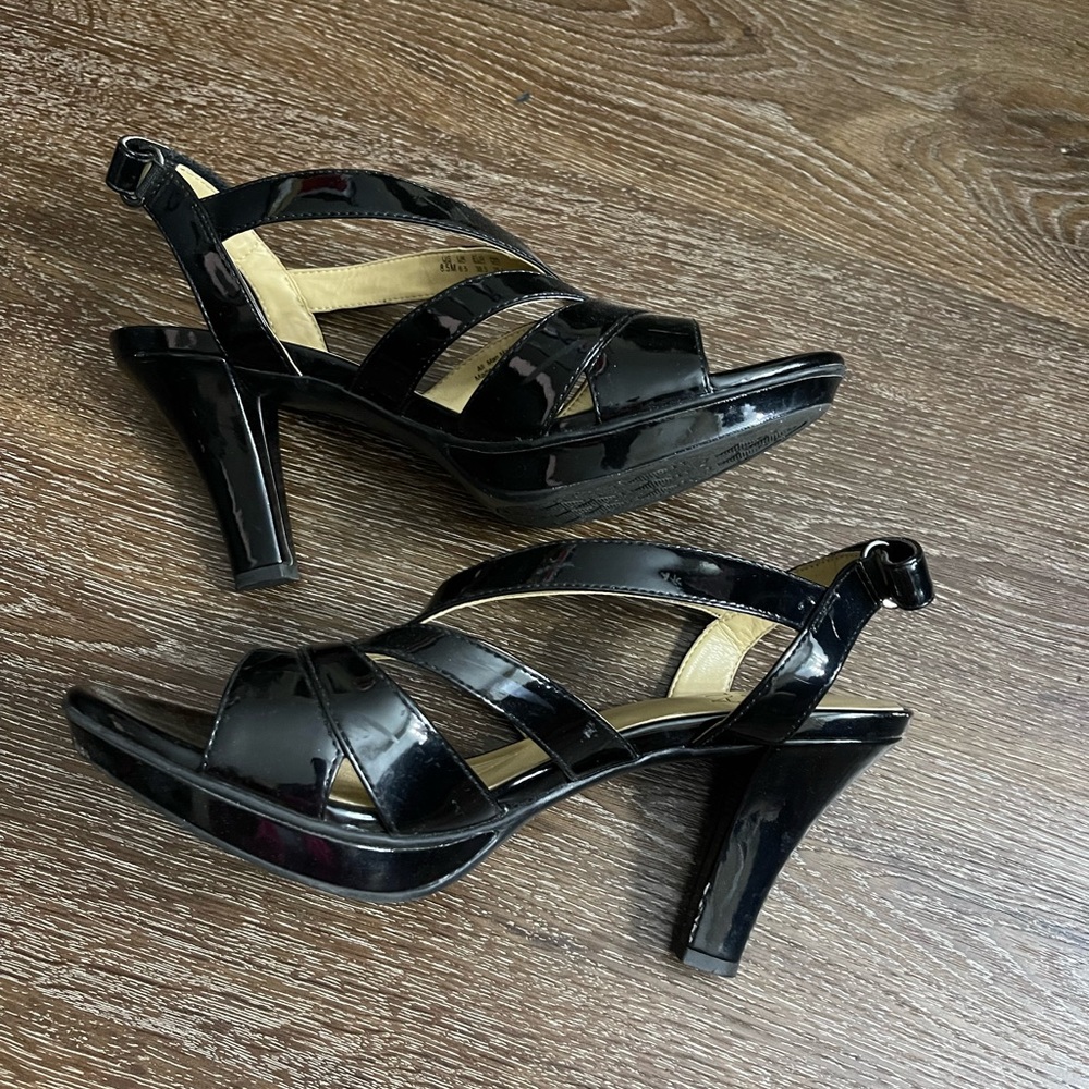 Almost new naturalizer open toe shoes